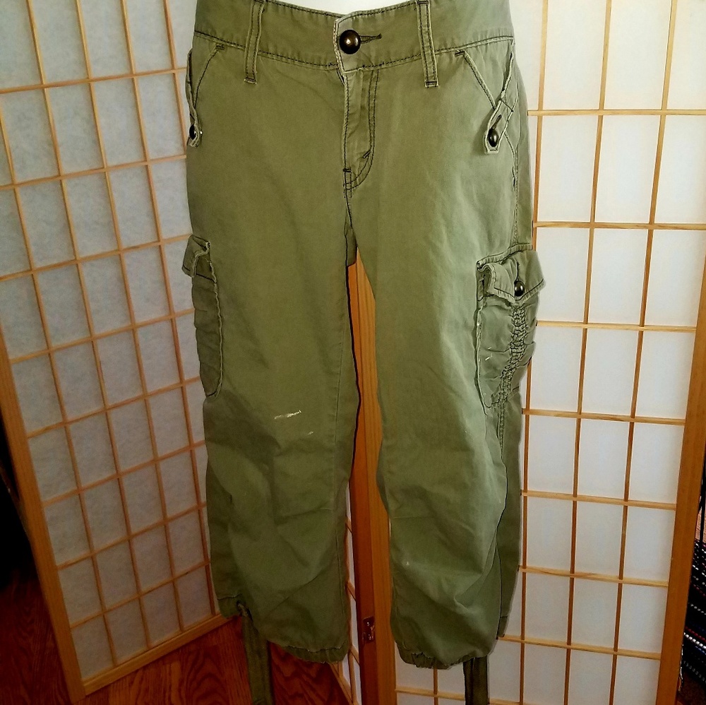 LEVI'S Cropped Cargo jeans